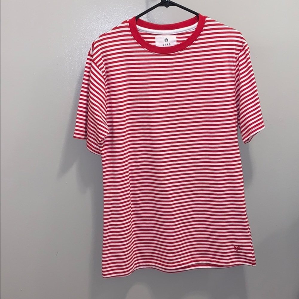 🪻3/$30 Red striped t-shirt🪻